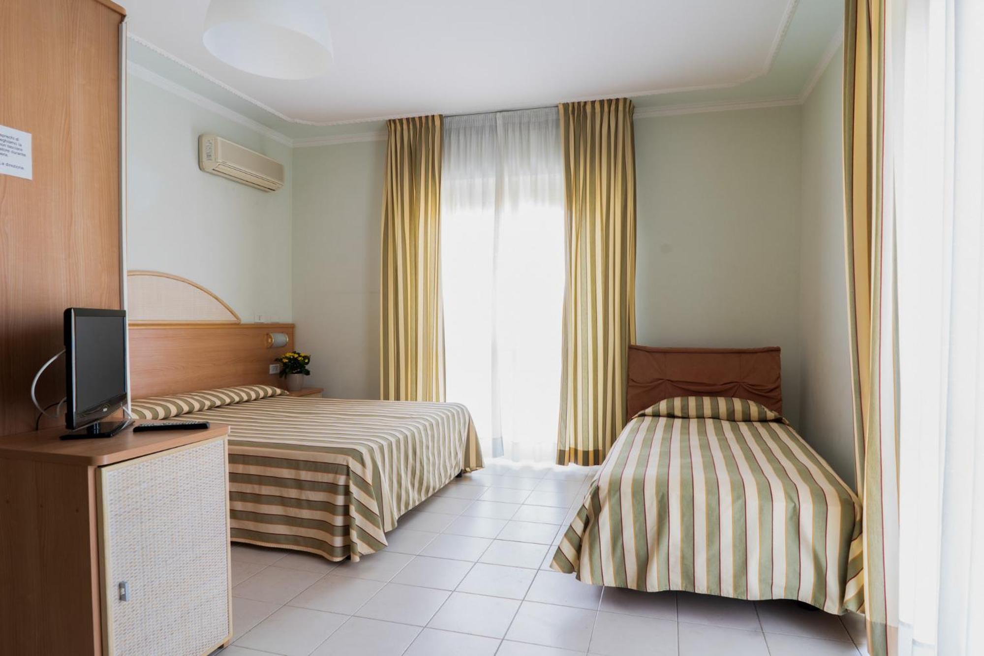 Hotel Jollino Pineto Dış mekan fotoğraf